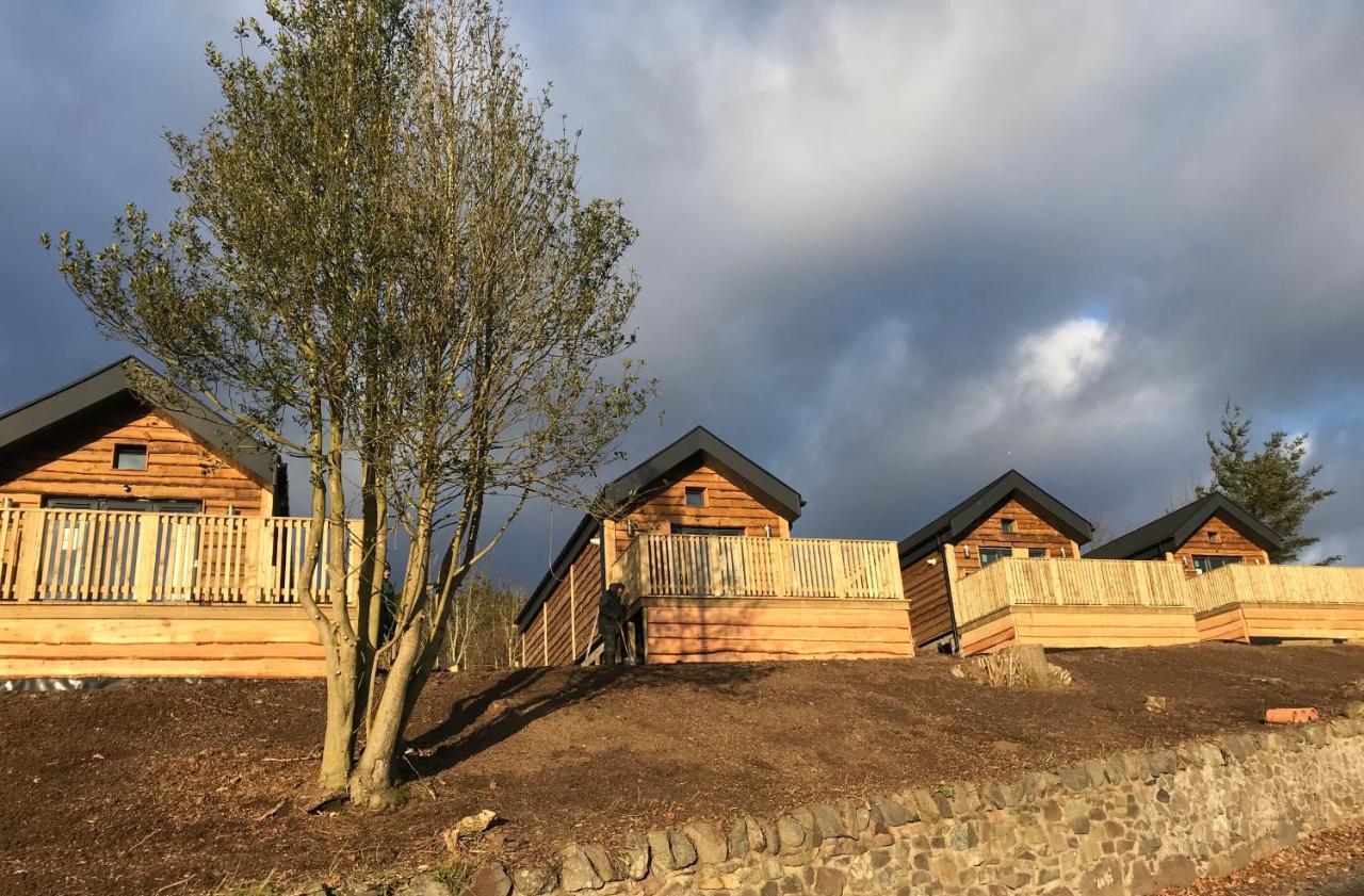 Fox Lodge With Hot Tub Cupar Exterior photo